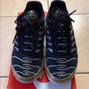 Nike air max’s plus